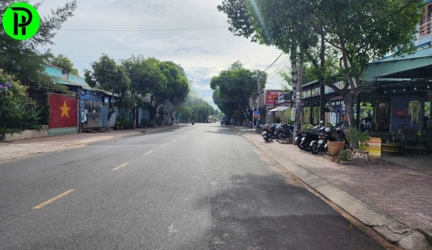 Bán lô góc 3 mặt tiền đường ngô quyền bến cát, Tphcm. cách chợ bến cát 150m.